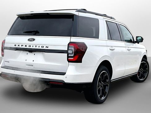 Used 2024 Ford Expedition Limited image 11