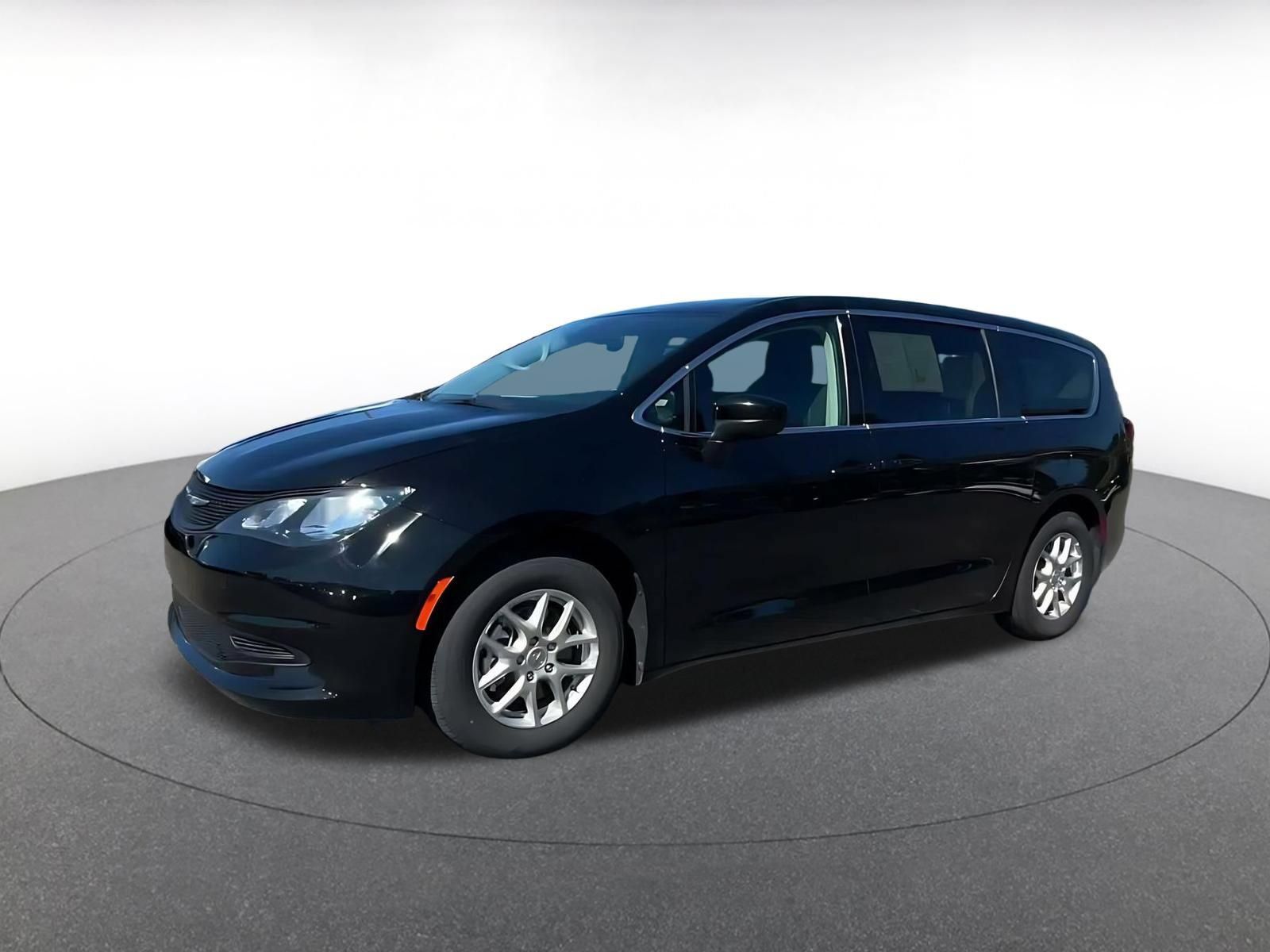Used 2024 Chrysler Voyager LX FWD image 7