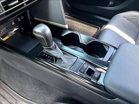 Used 2025 Toyota Camry SE FWD image 15