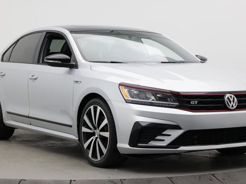 Used 2018 Volkswagen Passat 3.6 FWD image 3