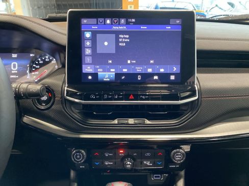 Used 2025 Jeep Compass Trailhawk image 12