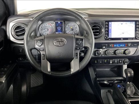 Used 2022 Toyota Tacoma TRD Off-Road w/ TRD Premium Off Road Package image 4