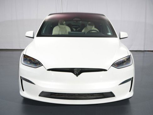Used 2024 Tesla Model X Plaid image 7