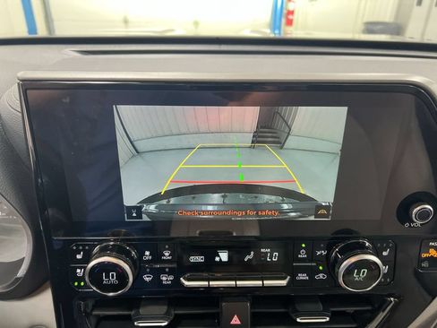 Used 2023 Toyota Highlander Limited AWD/4WD image 16