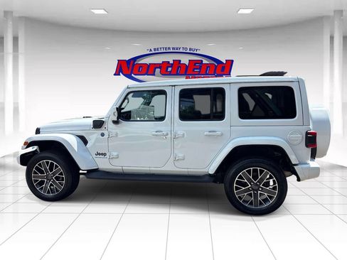 Used 2023 Jeep Wrangler Unlimited Sahara AWD/4WD image 6