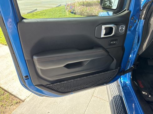Used 2021 Jeep Gladiator Mojave AWD/4WD image 13