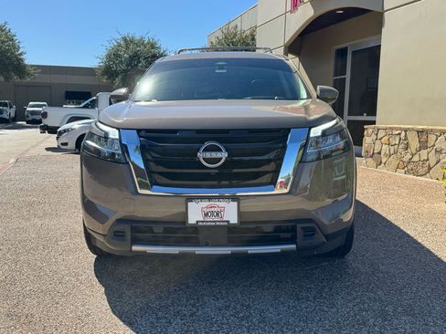 Used 2024 Nissan Pathfinder Platinum image 5