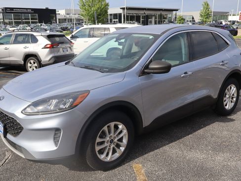 Used 2022 Ford Escape SE w/ Cold Weather Package image 3