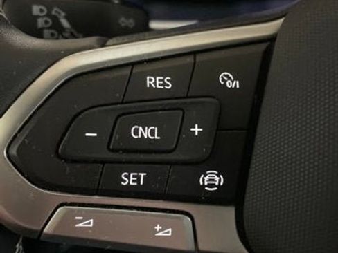 Certified 2022 Volkswagen Atlas Cross Sport SE AWD/4WD image 17