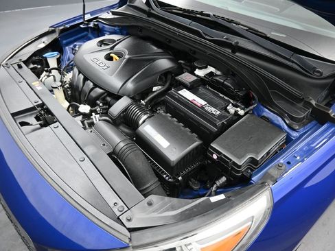 Used 2018 Hyundai Elantra GT image 42