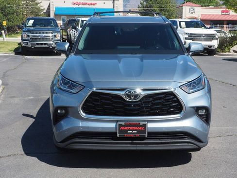 Used 2023 Toyota Highlander Limited AWD/4WD image 2