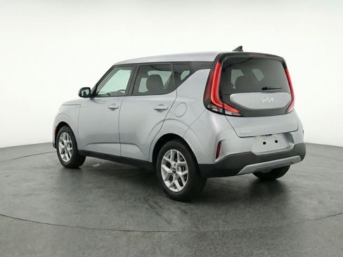 Used 2025 Kia Soul LX w/ LX Technology Package FWD image 6