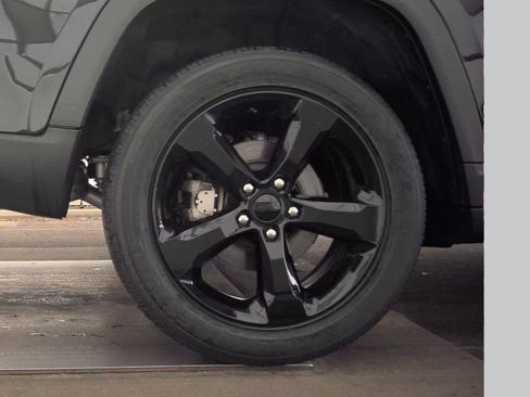 Used 2024 Jeep Grand Cherokee Altitude image 12