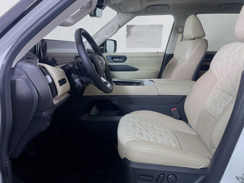 New 2026 Nissan Armada Platinum image 4