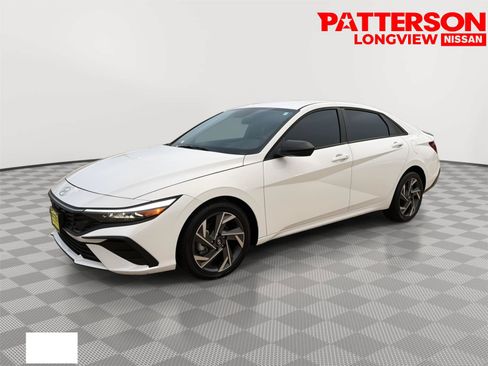 Used 2025 Hyundai Elantra Sport FWD image 4