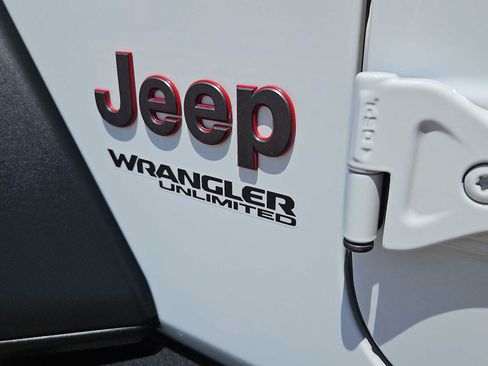 Used 2022 Jeep Wrangler Unlimited Rubicon w/ LED Lighting Group AWD/4WD image 11