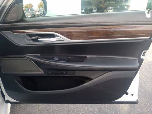 Used 2022 BMW 750i xDrive w/ Autobahn Package image 22