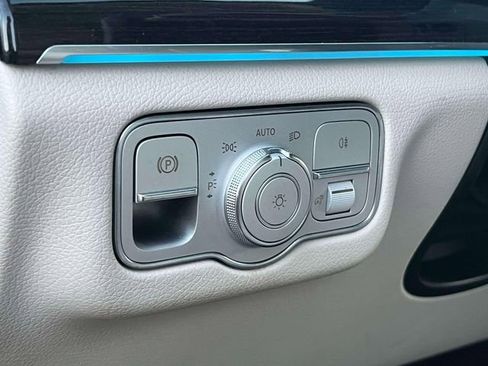 Used 2022 Mercedes-Benz GLS 450 4MATIC image 19