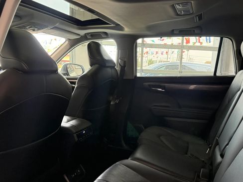 Used 2021 Toyota Highlander Limited AWD/4WD image 34