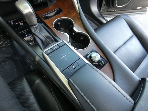 Used 2020 Lexus RX 350L FWD w/ Premium Package image 64