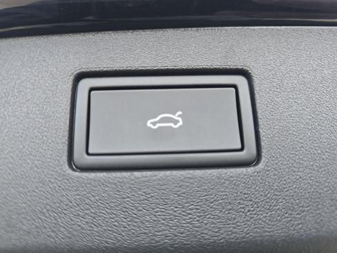 New 2026 Volkswagen Tiguan SE image 17