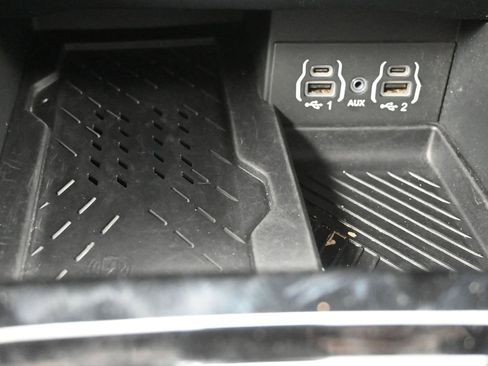 Used 2025 Chrysler Pacifica Limited FWD image 14