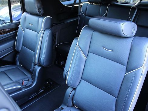 Used 2021 Cadillac Escalade ESV Premium Luxury RWD image 15
