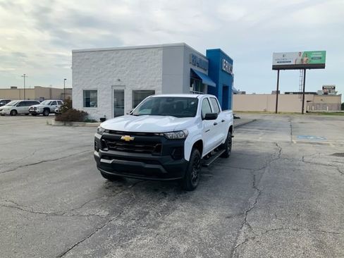 Used 2026 Chevrolet Colorado W/T w/ WT Custom Package AWD/4WD image 2