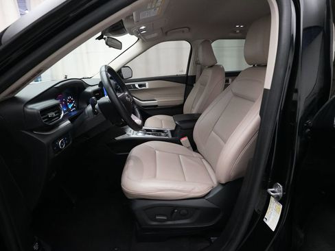 Used 2023 Ford Explorer XLT w/ Equipment Group 202A image 7