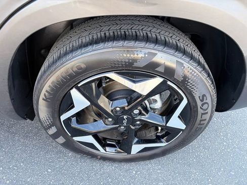 Used 2024 Kia Seltos EX FWD image 25