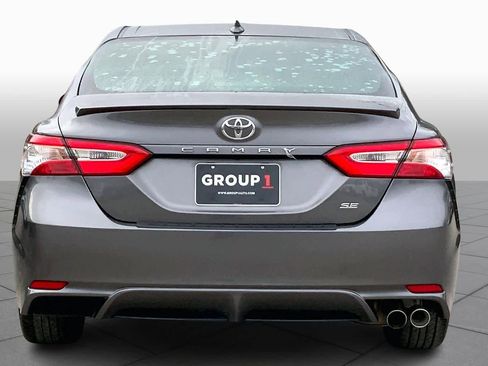 Used 2020 Toyota Camry SE image 5