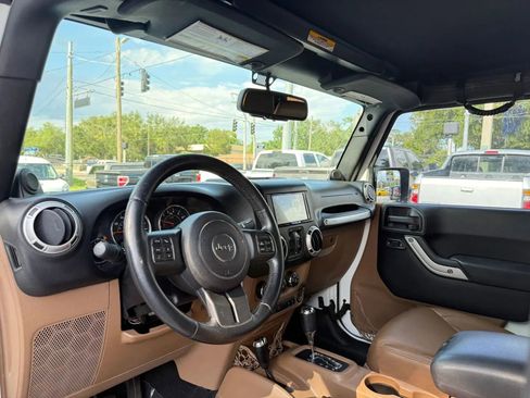 Used 2013 Jeep Wrangler Unlimited Sahara w/ Connectivity Group AWD/4WD image 10