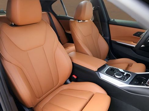 Used 2025 BMW 330i Sedan w/ Premium Package image 30