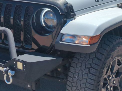 Certified 2021 Jeep Gladiator Sport AWD/4WD image 11