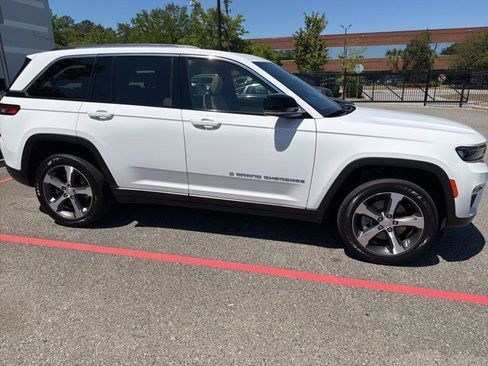 Used 2023 Jeep Grand Cherokee 4WD 4xe image 15