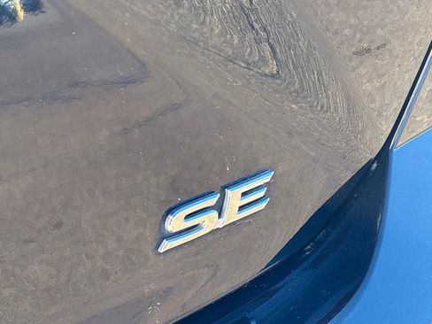 Used 2025 Toyota Camry SE image 33