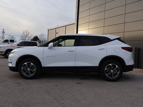 Used 2025 Chevrolet Blazer LT image 2