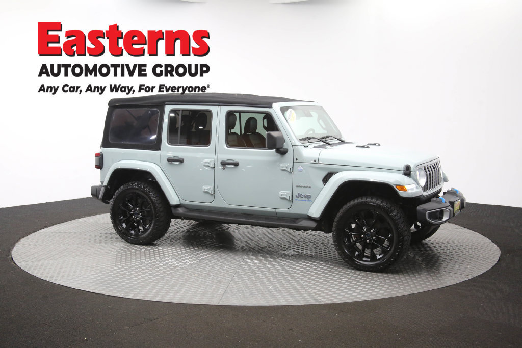 Used 2024 Jeep Wrangler Unlimited Sahara w/ Technology Group AWD/4WD image 48