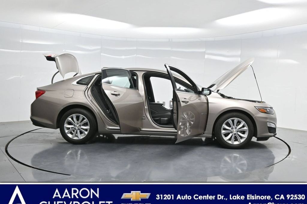 Used 2024 Chevrolet Malibu LT FWD image 3