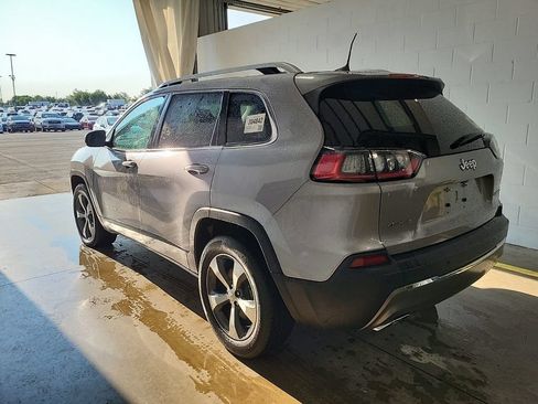 Used 2019 Jeep Cherokee Limited AWD/4WD image 2