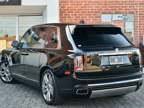 Used 2019 Rolls-Royce Cullinan image 2