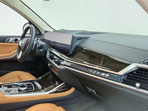 Used 2025 BMW X7 xDrive40i w/ Executive Package image 21