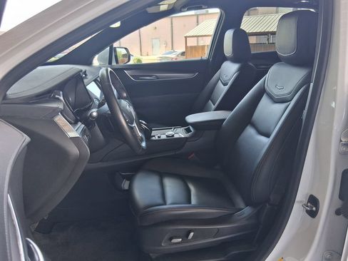Used 2022 Cadillac XT5 Luxury w/ LPO, Premium Carpet Package FWD image 19