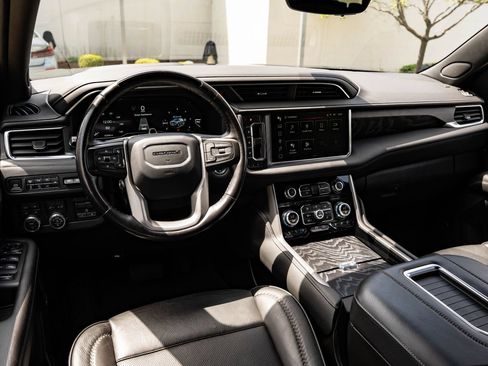 Used 2023 GMC Yukon Denali AWD/4WD image 4