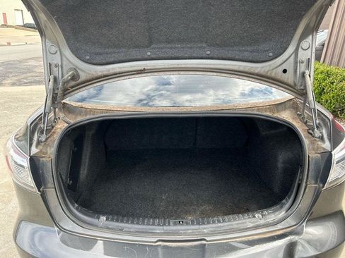Used 2011 MAZDA MAZDA3 i Touring FWD image 9