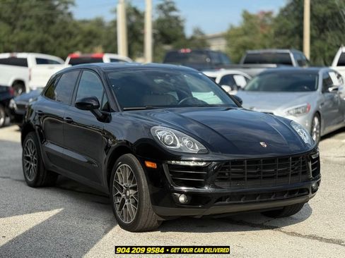 Used 2018 Porsche Macan AWD/4WD image 10