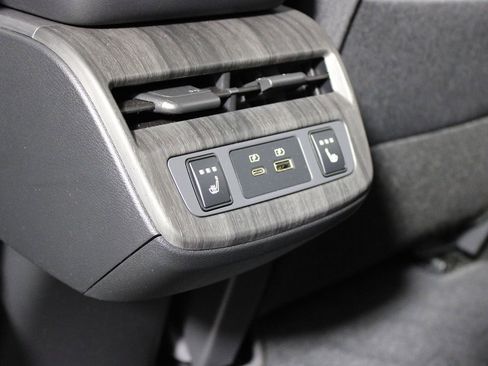 Used 2023 Nissan Ariya FWD image 34