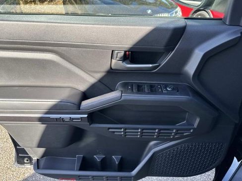 Certified 2025 Toyota Tacoma TRD Off-Road image 7