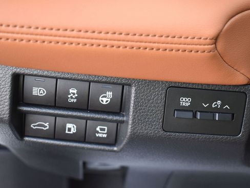 Used 2020 Toyota Avalon Limited w/ Advanced Safety Package FWD image 41