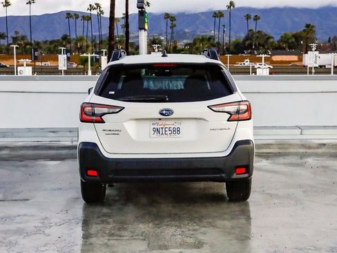 Used 2025 Subaru Outback Premium image 8